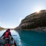 Island-Reise: Grüne Landschaft, Naturschönheiten und einzigartige Abenteuer erleben.