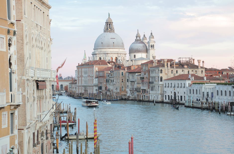  Reisehinweise für eine Reise nach Italien beachten